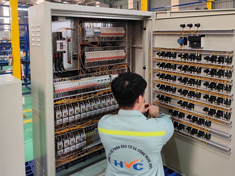 Chi tiết quy trình sản xuất tủ điện tại nhà máy HVC Hưng Yên