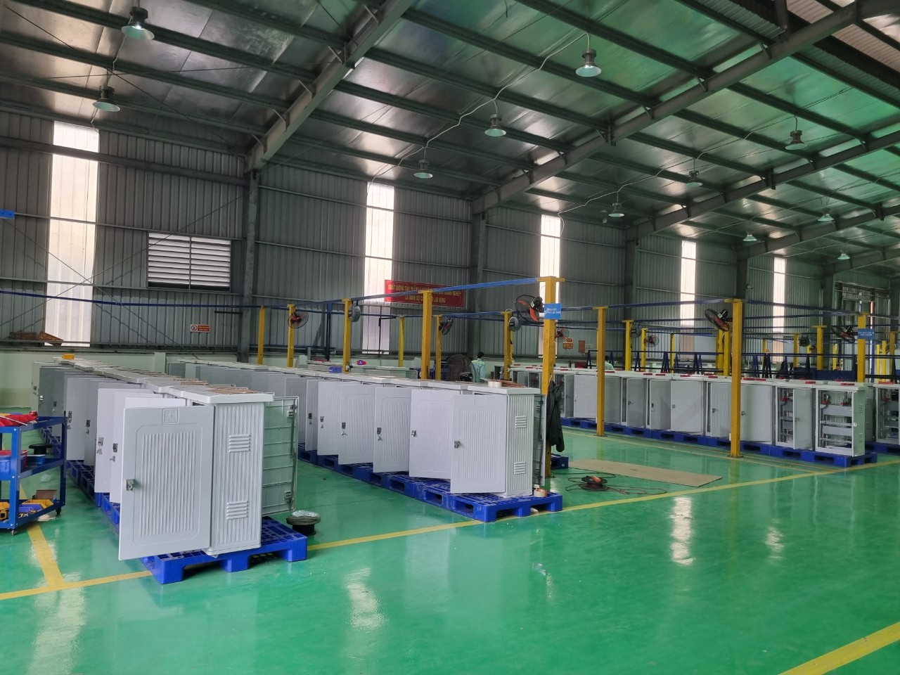 Hưng sản xuất tủ điện tại nhà mát HVC Hưng Yên