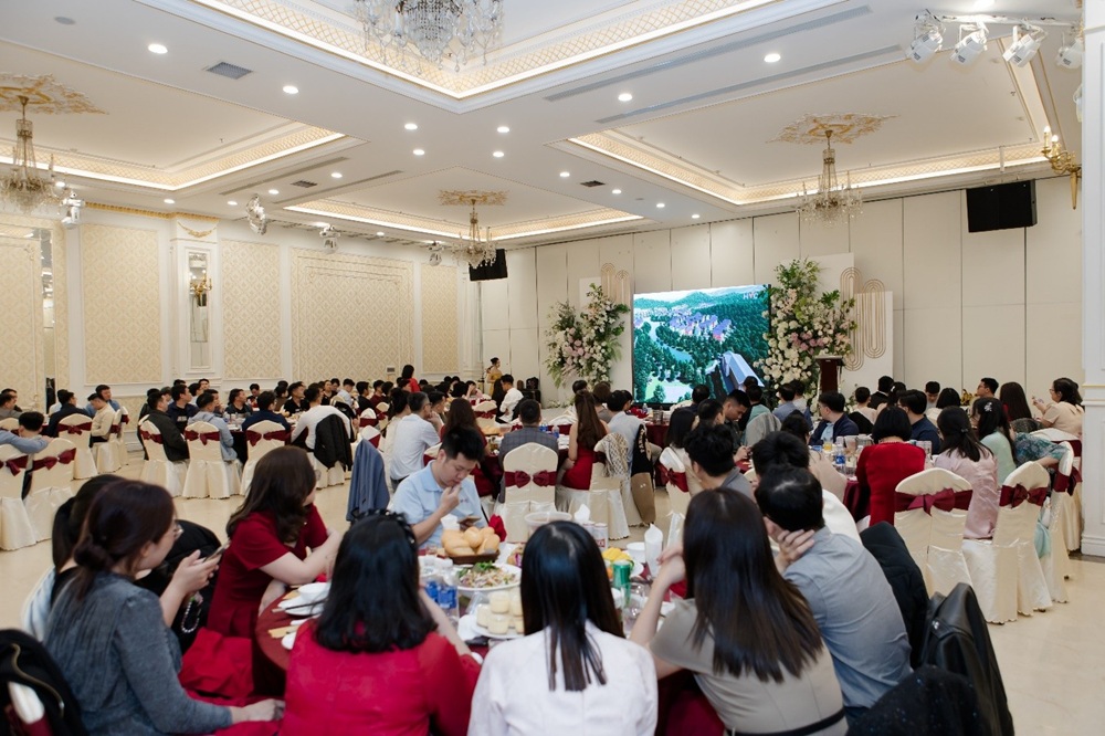 Tiệc tất niên 2025