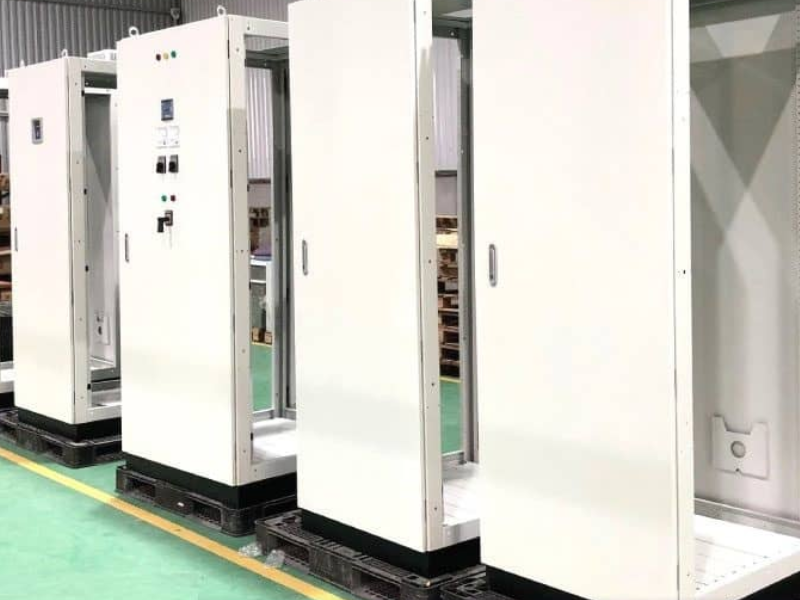 So sánh giá tủ điện inox và sơn tĩnh điện – Nên chọn loại nào?