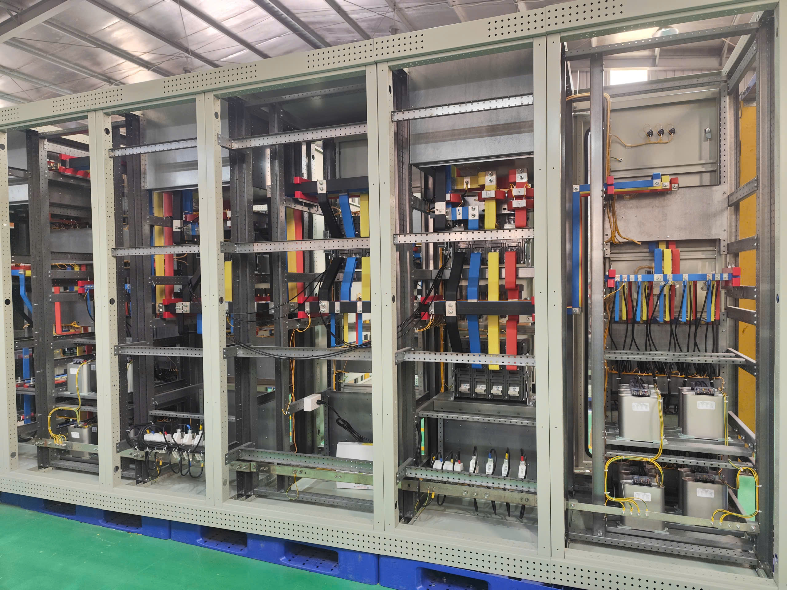 Cấu tạo tủ điện phân phối tổng MSB: Tiêu chuẩn kỹ thuật chi tiết